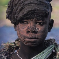 Tribo das Margens do Rio Omo "Homens de Kibish" na Etiópia